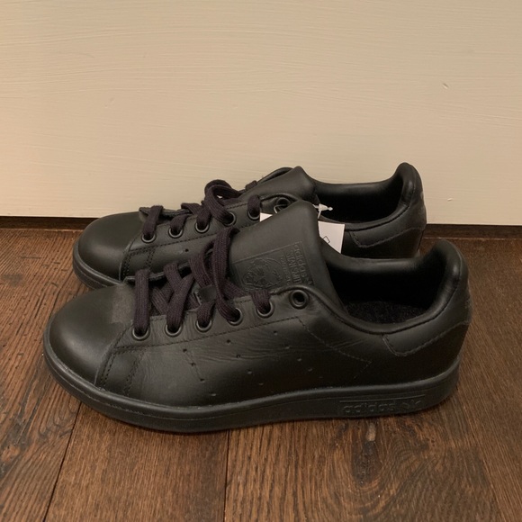 Black Adidas Stan Smiths - Picture 6 of 9